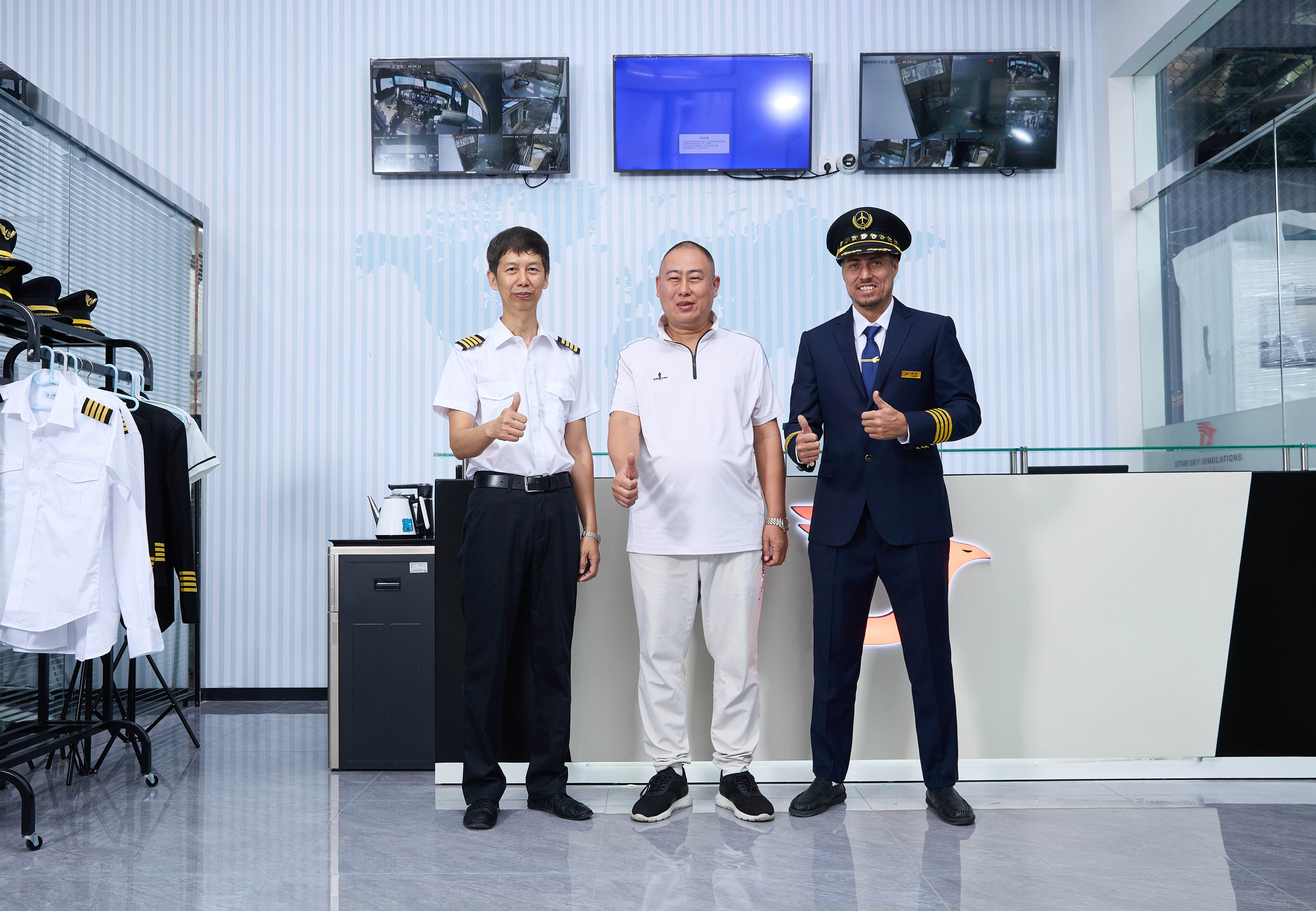 和艺装饰工程 | 祝贺广州星空模拟娱乐有限公司飞行模拟器项目竣工落成试运营成功！